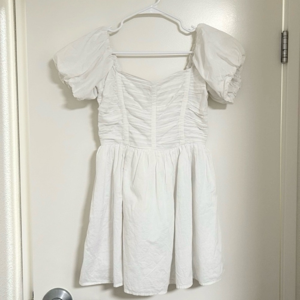 LAST CALL!!🤍 hollister white bustier cinched dress